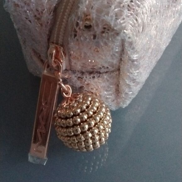 MAC    - Picture 3 of 5